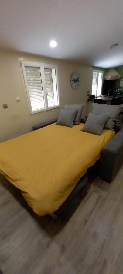 Logement lumineux, entièrement rénové avec jardin Caumont-sur-Durance Esterno foto